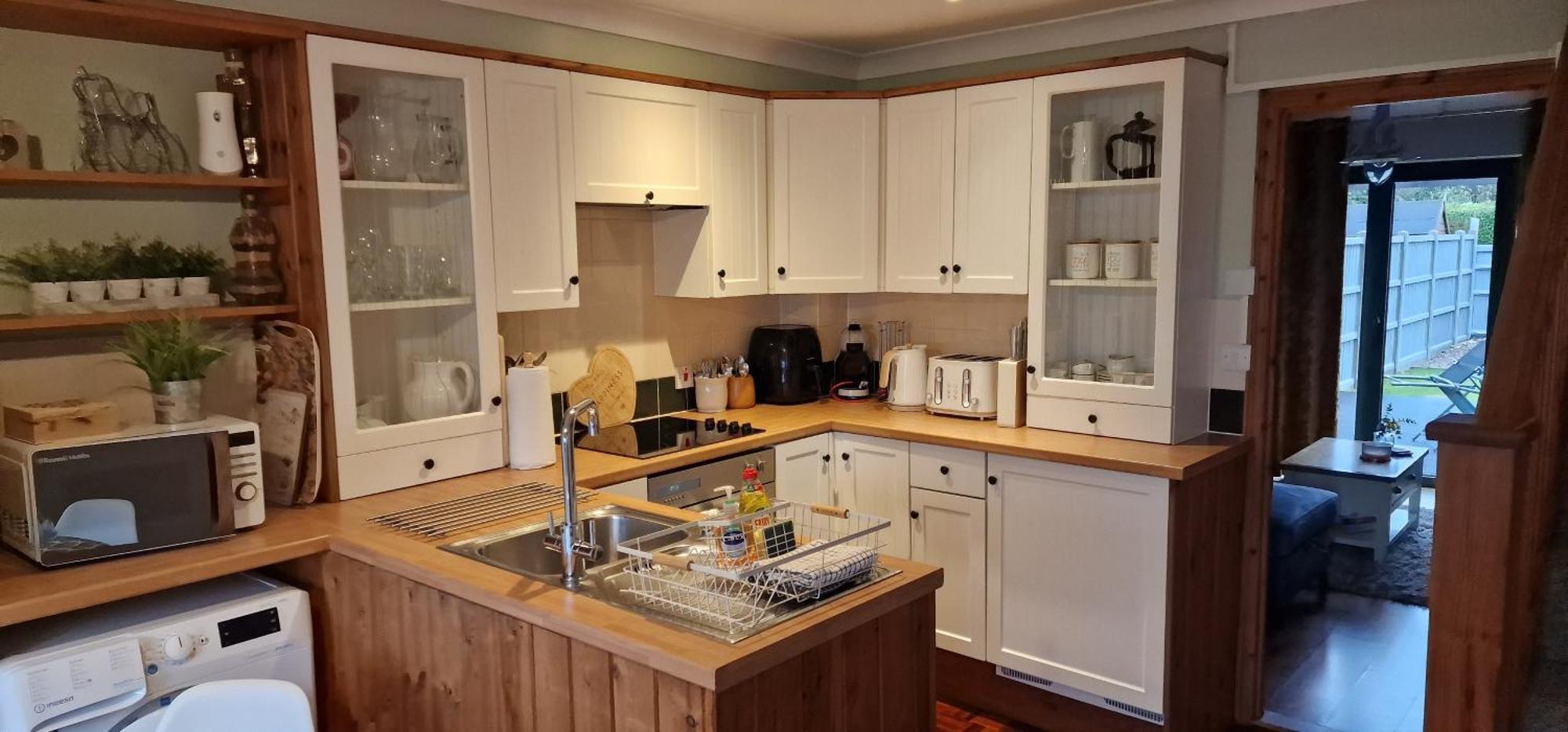 Country Style, 2 Bedroom House, Parking And Superb Location NWI Exterior foto